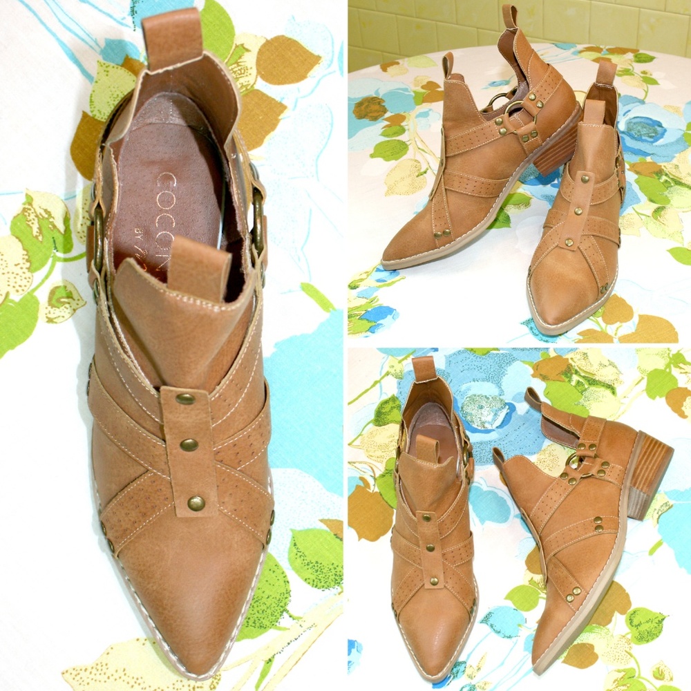 Edgy Studded Harness Pointy Toe Ankle Boot NIB - Picture 5 of 8